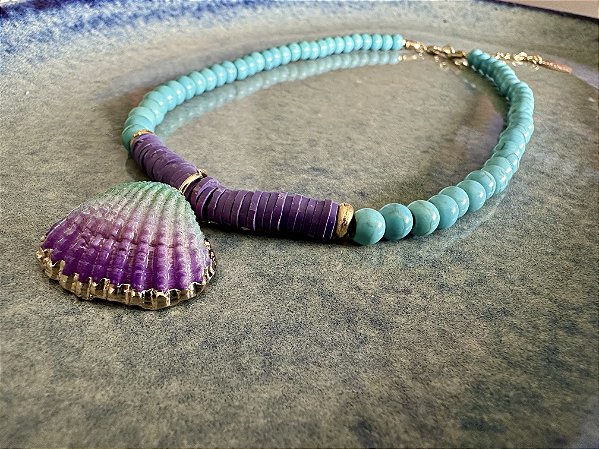 Colar Azul e Roxo com Concha Colorida
