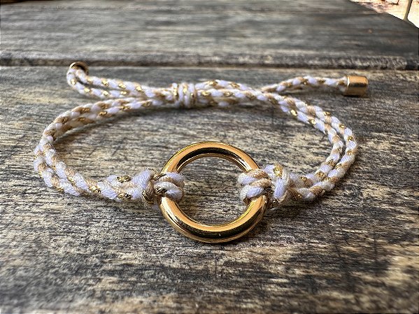 Pulseira Argola Dourada no Cordão Branco