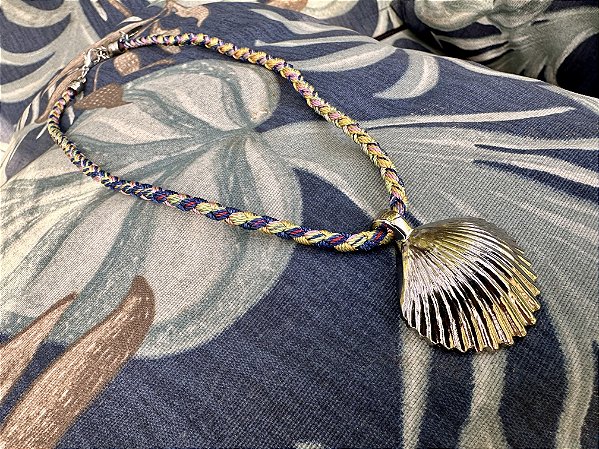 Colar Concha Prateada