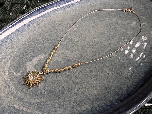 Colar Sol no Fiozinho Bege