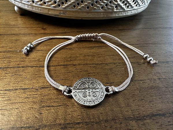 Pulseira São Bento Prateado no Fiozinho Bege