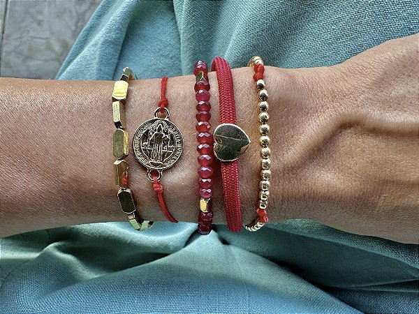 Kit de Pulseiras Vermelhas com Medalha de São Bento