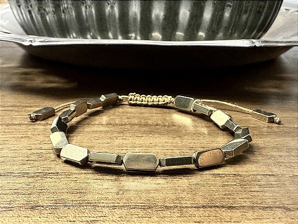 Pulseira Hematita Retangular Dourada