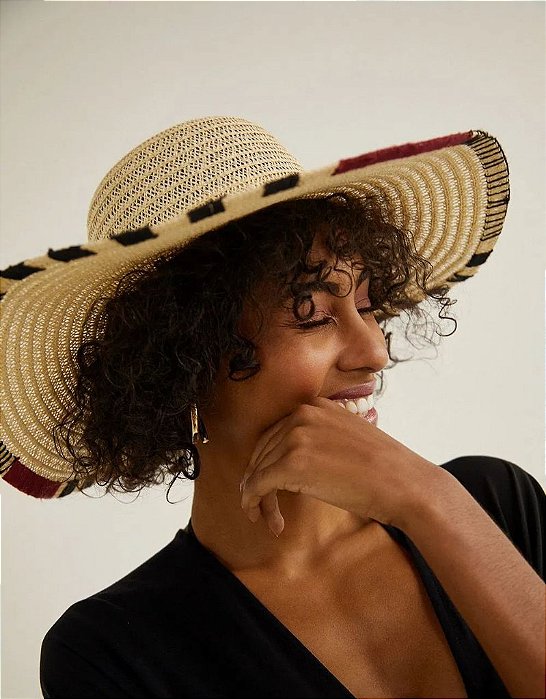 CHAPÉU ABA BORDADA NAS PONTAS