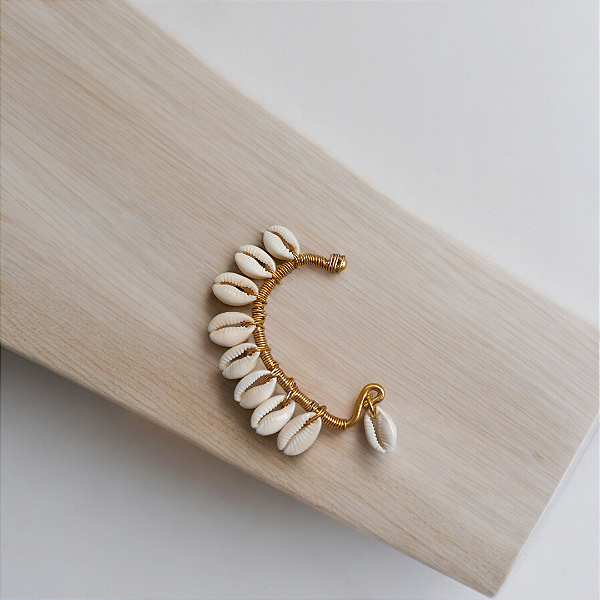 Ear cuff Búzios dourado