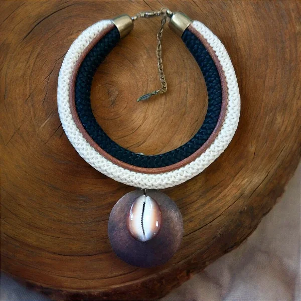 Maxi colar madeira búzios