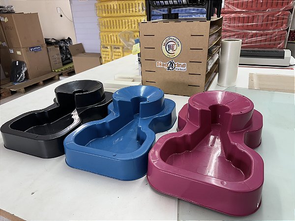 PRODUTOS AVARIADOS - Tratador Comedouro para Cachorro grande com Suporte 8L Ração