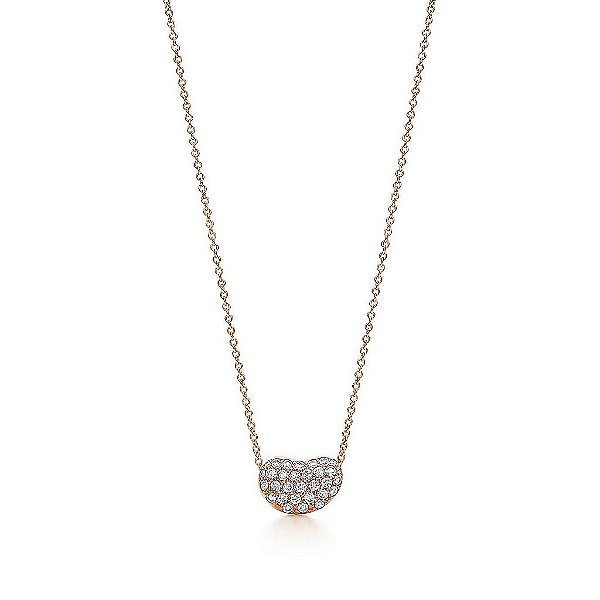 Colar com diamantes no pingente