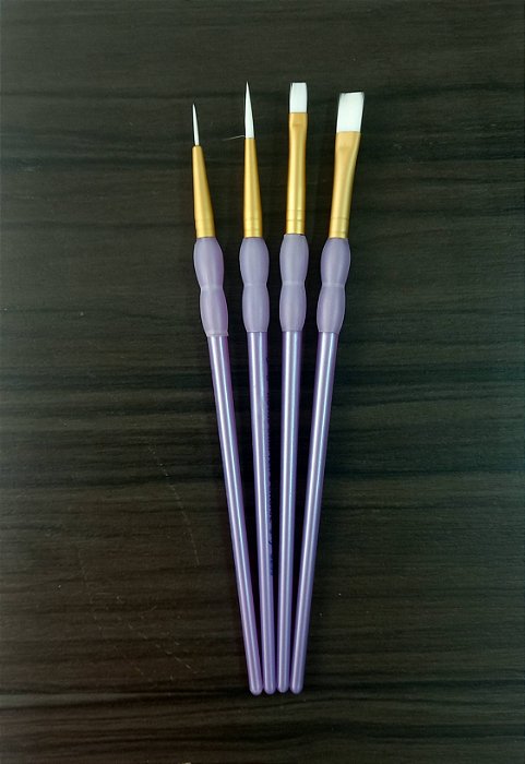 Conjunto de 4 pincéis cerdas brancas e macias