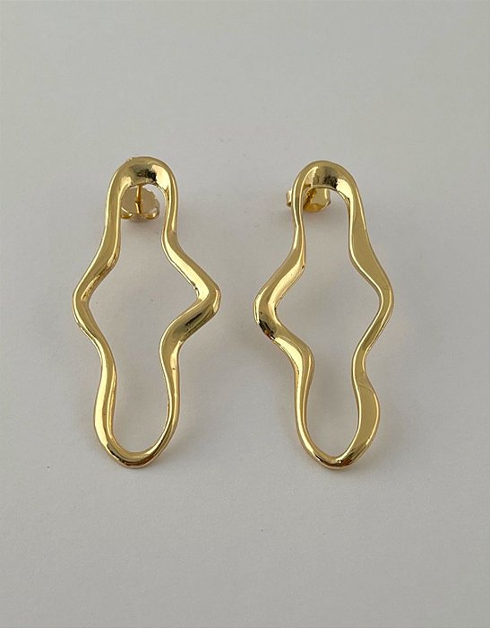 BRINCO ONDULADO VAZADO DOURADO