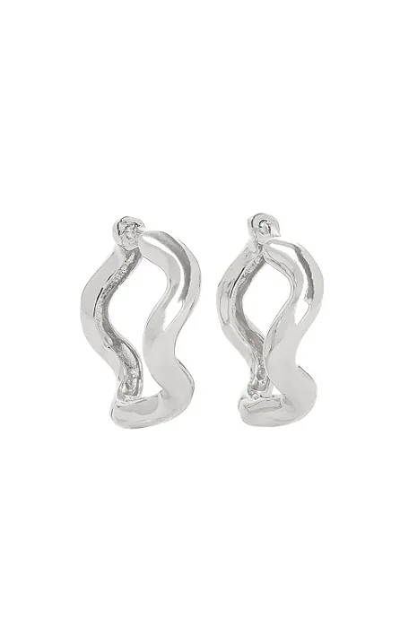 Argola M Click Torcida com Banho em Ródio Branco