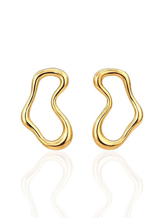 Brinco forma oval vazada gold