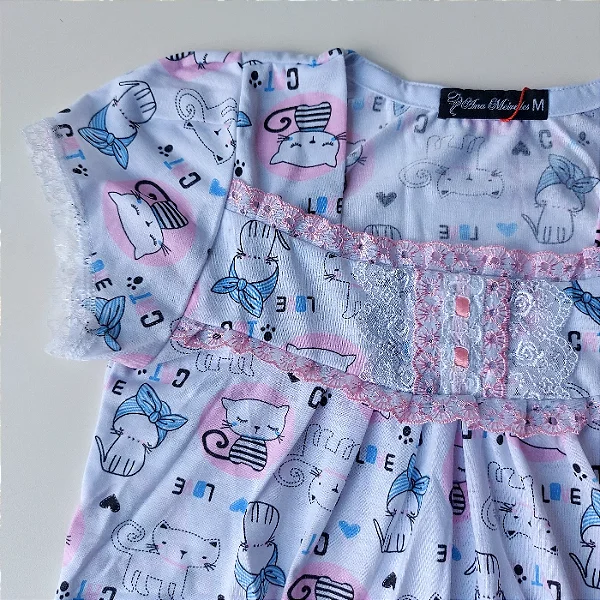 Camisola infantil Isadora Manga Curta estampa gatinha |Tira bordada rosa bebê e tule