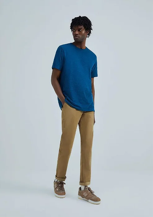 HERING CALÇA BÁSICA MASCULINA CHINO SLIM EM SARJA COM ELASTANO - MARROM
