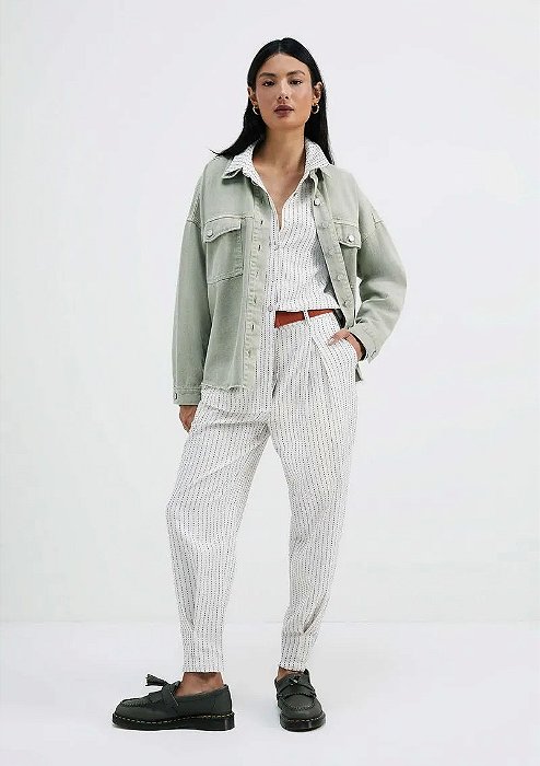 HERING CALÇA FEMININA CARROT EM ALFAIATARIA COM LINHO - OFF WHITE