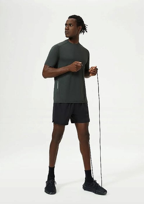 HERING CAMISETA ESPORTIVA MASCULINA COM RECORTES EASY CARE