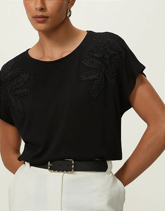 SHOULDER T-SHIRT BORDADO FOLHAGEM OMBROS