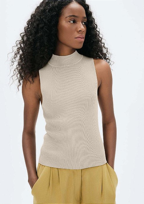 HERING REGATA BÁSICA FEMININA GOLA ALTA EM TRICÔ CANELADO - CREME