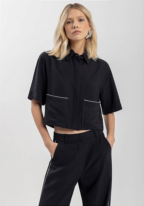 LEZ A LEZ CAMISA CURTA EM ALFAIATARIA COM MANGAS CURTAS E BOLSOS