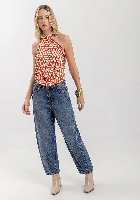 LEZ A LEZ CALÇA JEANS BARREL COM CINTURA ALTA E COMPRIMENTO CURTO