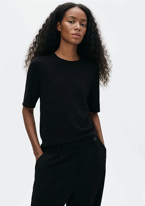 HERING BLUSA FEMININA MANGA CURTA EM TRICÔ LEVE  - PRETO