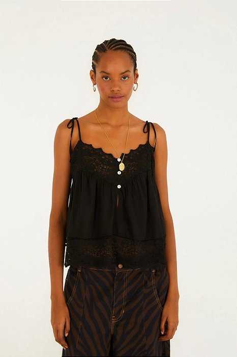 FARM BLUSA ARTESANAL RENDA PRETA