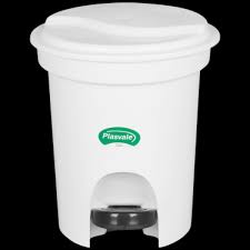 LIXEIRA PLASTICA COM PEDAL 13 LITROS COR BRANCA OU PRETA