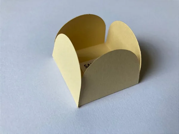 FORMA 4 PETALAS BEGE C/50 UND