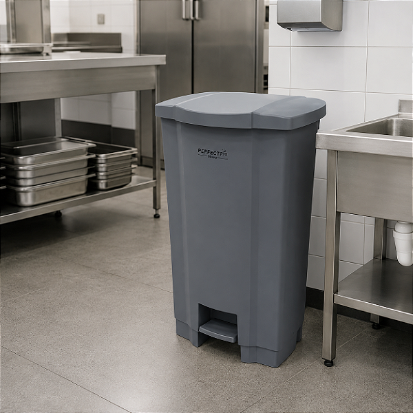 LIXEIRA PLASTICA COM PEDAL 100 LITROS COR CINZA