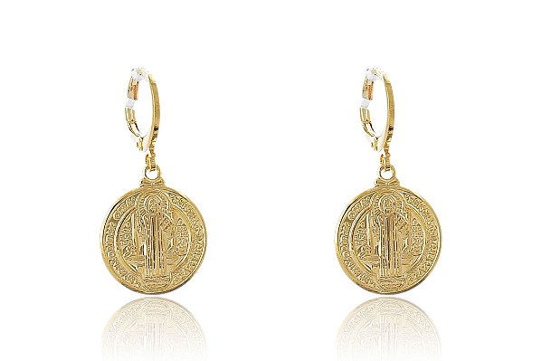 Brinco Pequeno Medalha São Bento Banho de Ouro 18k