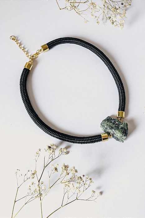 Atria Zoesita com Rubi - Corda