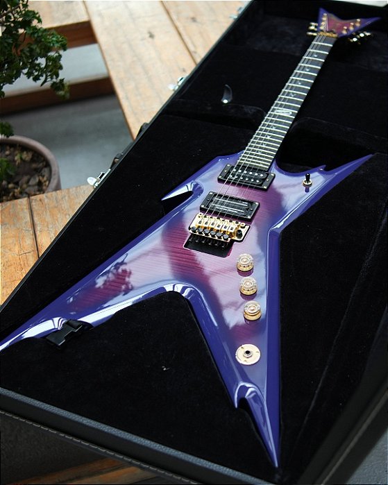 Dean Guitars Custom Run Razorback Blacktooth Grin 66/200 case original (seminova)