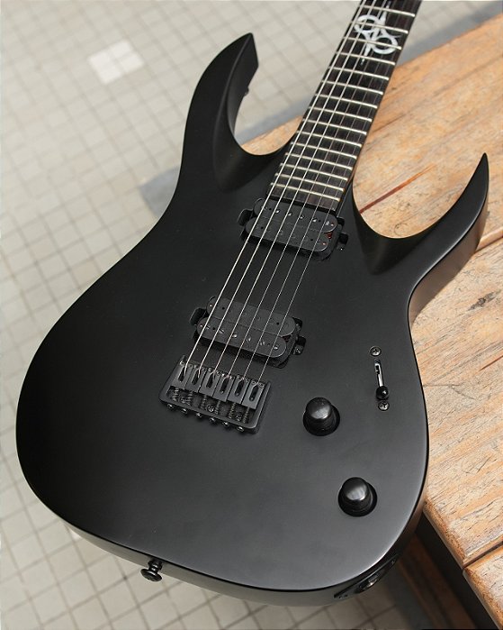 Guitarra Solar A2.6C preto carbono fosco (usada)