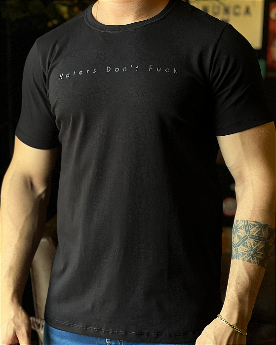 Camiseta Hater"s Don"t Fuck Preta Red Feather