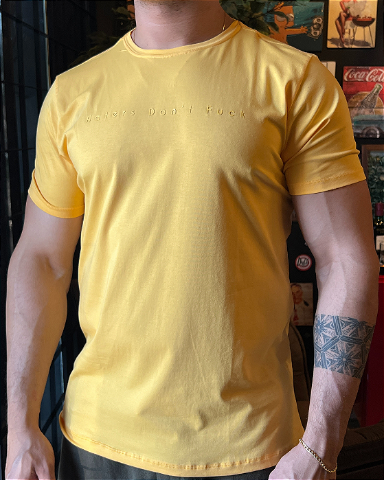Camiseta Hater"s Don"t Fuck Amarela Red Feather