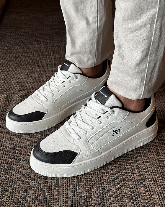 Tênis Coverline Branco e Preto Aeropostale