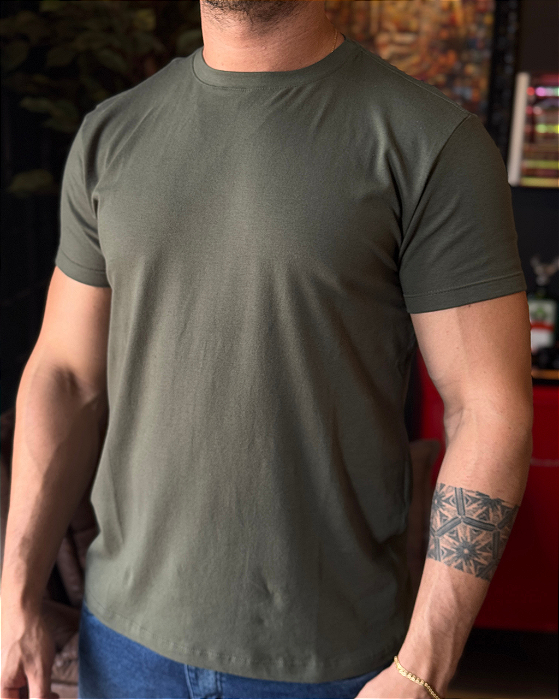 Camiseta Básica Pima Verde Militar Hau.co