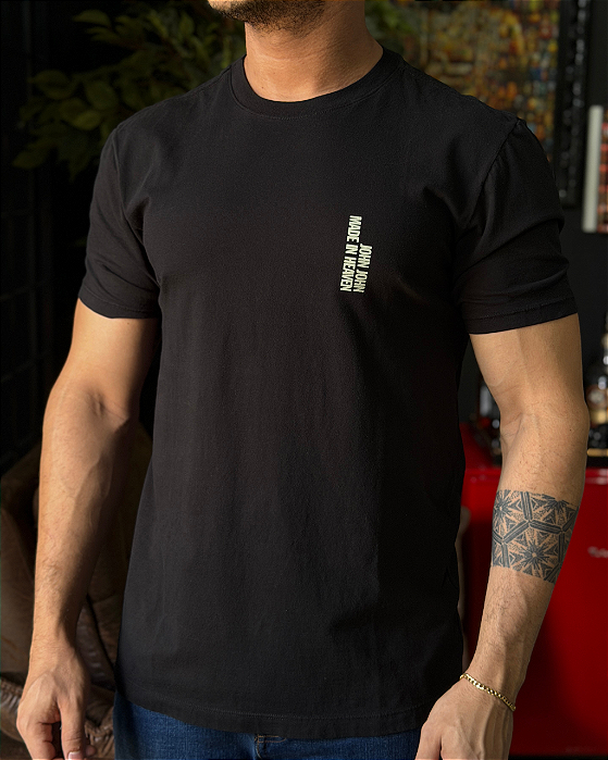 Camiseta Brasão Blur Preta John John