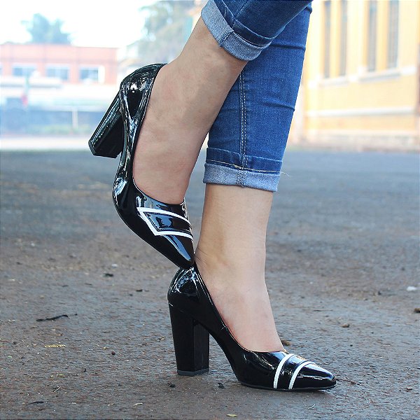 Scarpin Dravanna Salto Alto Bloco Fivela Preto