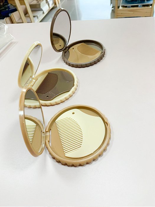 Espelho de bolso com pente