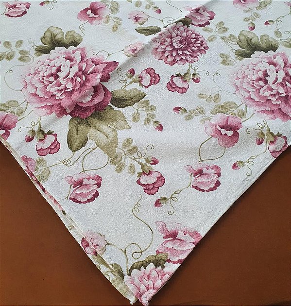 sobre toalha estampada rosé