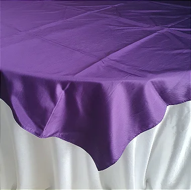 sobre toalha tafetá violeta