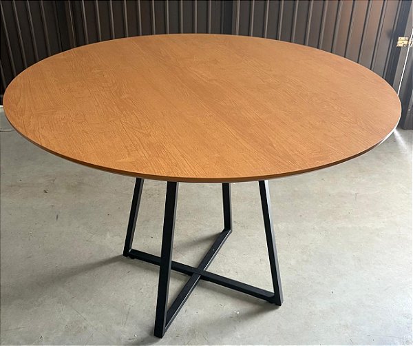 mesa pe de ferro
