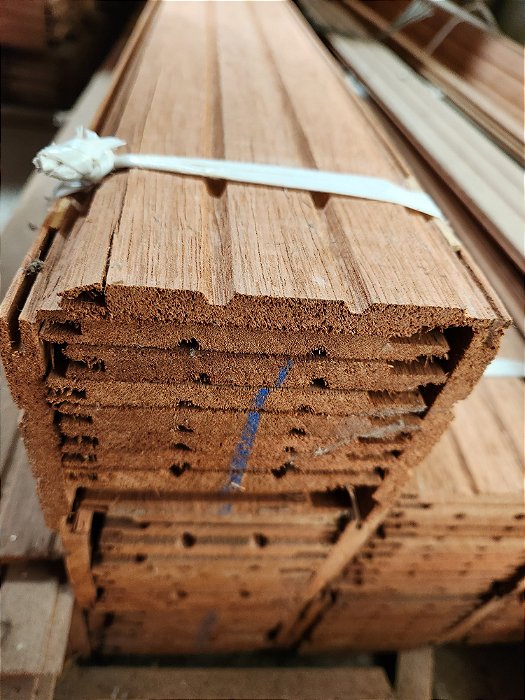 Forro de Cedrinho Cerne (Vermelho) 9cm