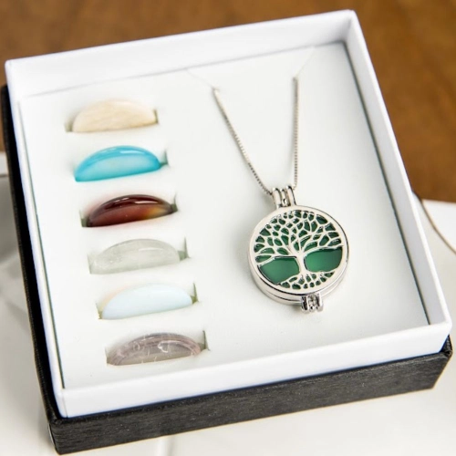 Colar Arvore da vida prateado com 7 pedras