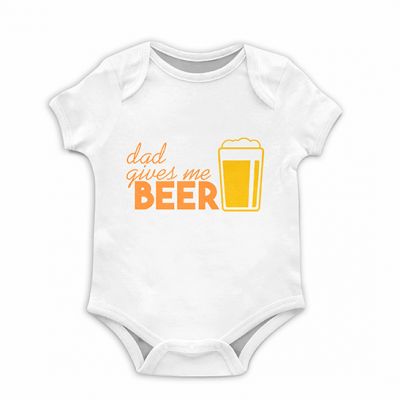 Roupa de Bebê Dad Gives me Beer