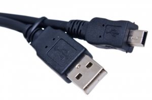 Cabo USB UC-E4 (p/ Nikon D40, D40x, D60, D70, D80, D90, D200, D300, D300s, D3000, D3100, D7000 e outras)
