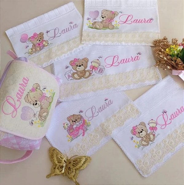 kit nessesaire big + 2 toalhinhas de mão + 2 fraldinhas + 1 toalhinha de ombro (personalizado)