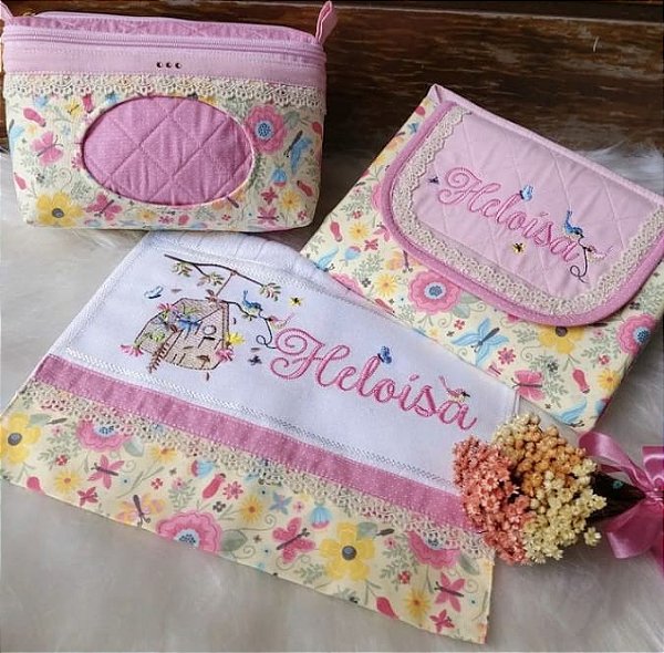 kit nécessaire bebê + 1 trocador + 1 toalhinha de mão (personalizado)