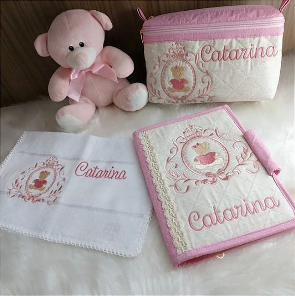kit 1 nécessaire bebê + 1 capa de caderneta de vacinação + 1 fraldinha  (personalizado)